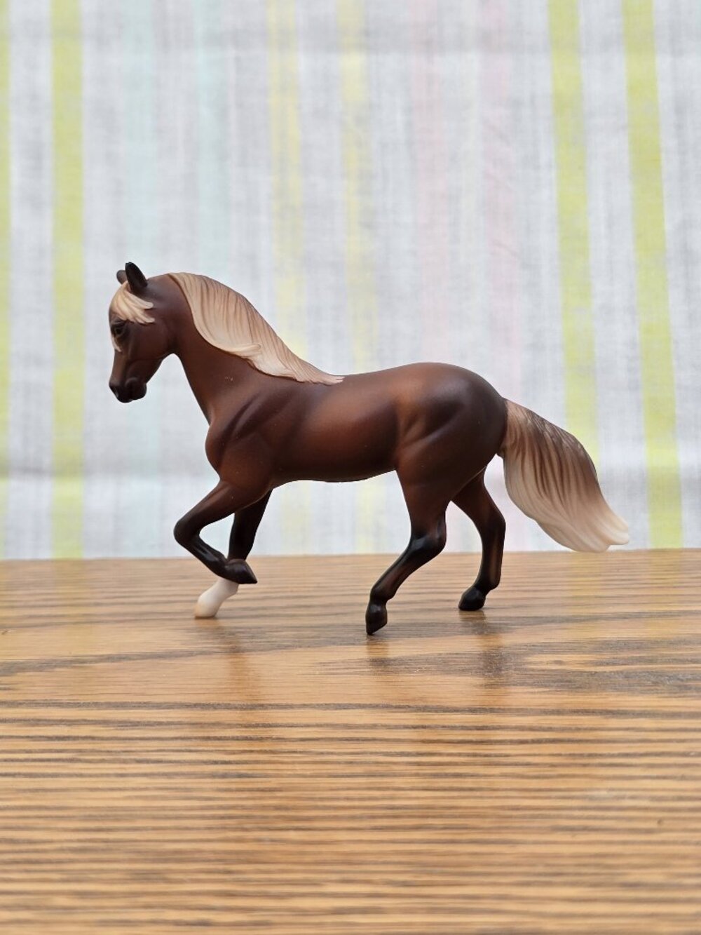 Breyer Stablemate Paso Fino G2 Mold #10074 - Dark Liver Chestnut Flaxen Mane